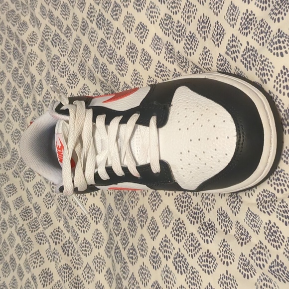 Dunks - Picture 3 of 5